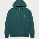 Vorderansicht des grünen Street Hoodies mit Maus Pommes-Stickerei auf der Brust. Maus beim Pommes essen.