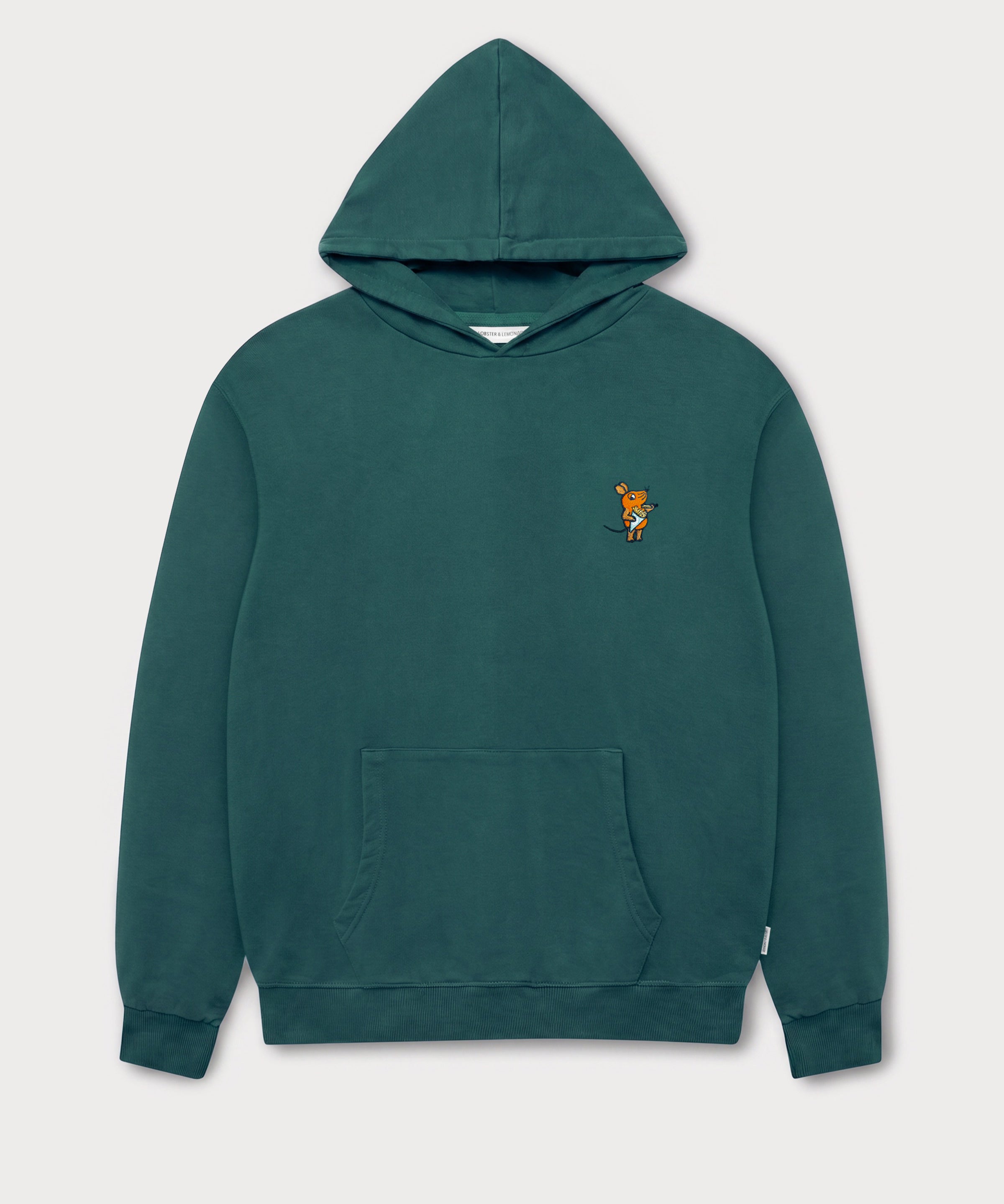 Vorderansicht des grünen Street Hoodies mit Maus Pommes-Stickerei auf der Brust. Maus beim Pommes essen.