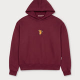 Vorderansicht des bordeauxroten Hoodies mit Maus Rose-Stickerei auf der Brust. Maus mit einer roten Rose in der Hand.
