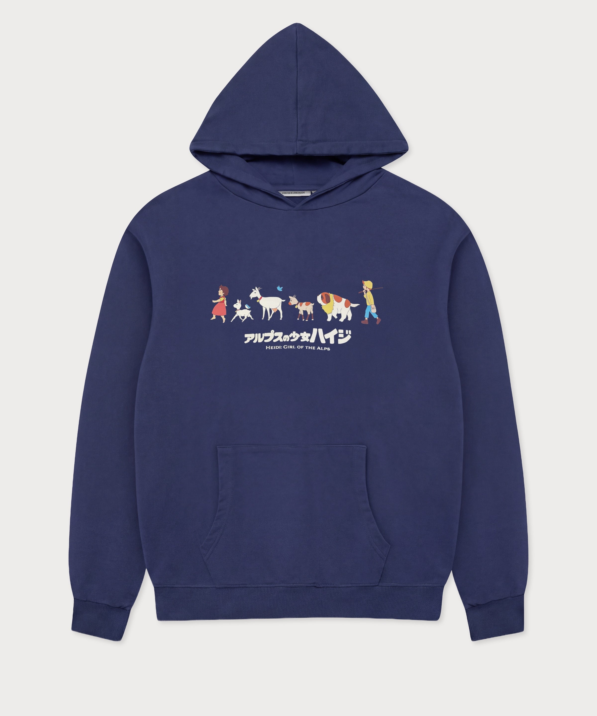Vorderansicht des navyblauen Street Hoodies mit Heidi Friends-Print auf der Brust. Heidi gemeinsam mit Peter, Josef und den Ziegen.