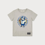 Vorderansicht des grauen Kids T-Shirts mit großem Indianapolis Colts Blue Mascot-Print. Das von floralen Details umrahmte Colts-Maskottchen Blue.